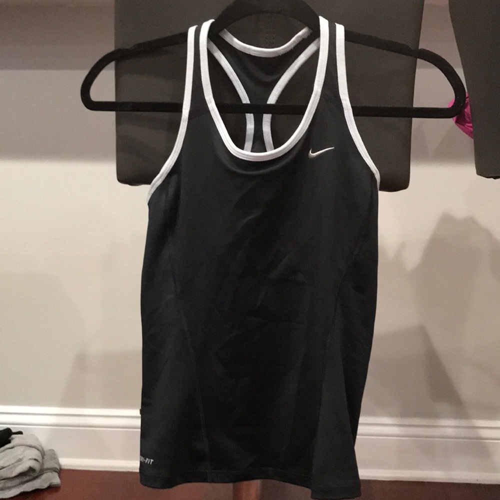 Nike Drifit Tank Top w Built in Bra